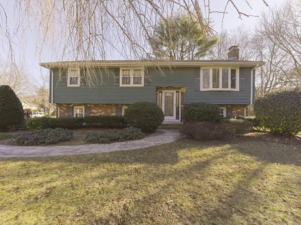 9 Armstrong Dr, North Attleboro, MA 02760