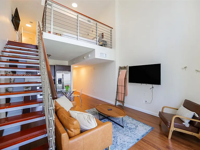 41 SE 5th St #1003 — Photo 4