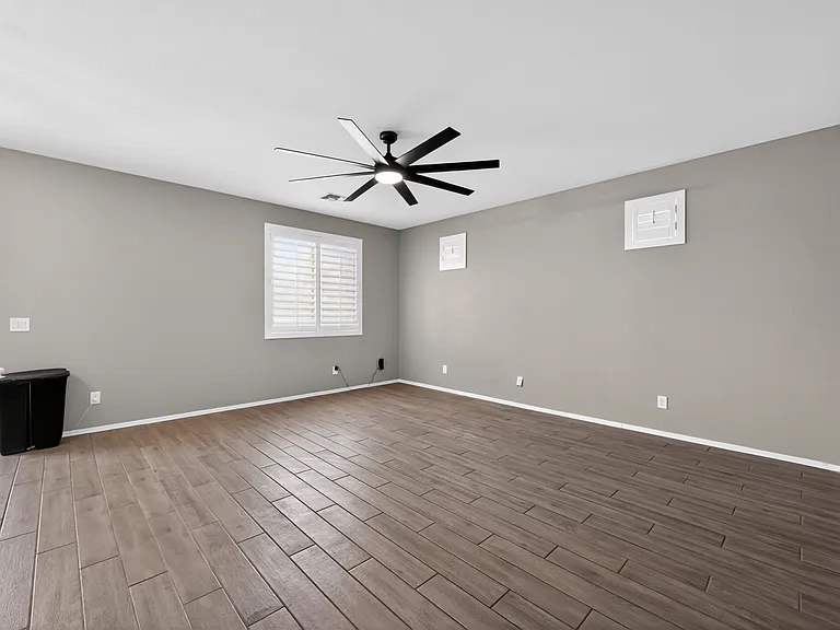 18040 W Louise Dr — Photo 12