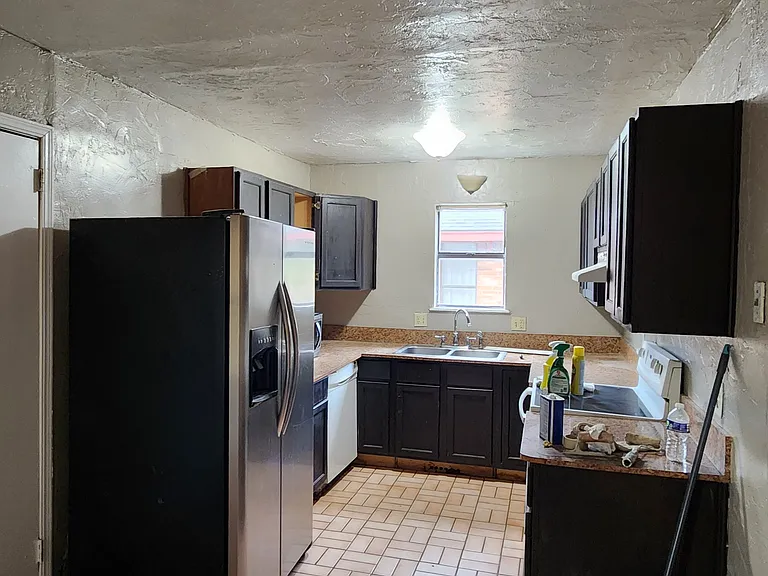 1029 Linn Ln — Photo 4