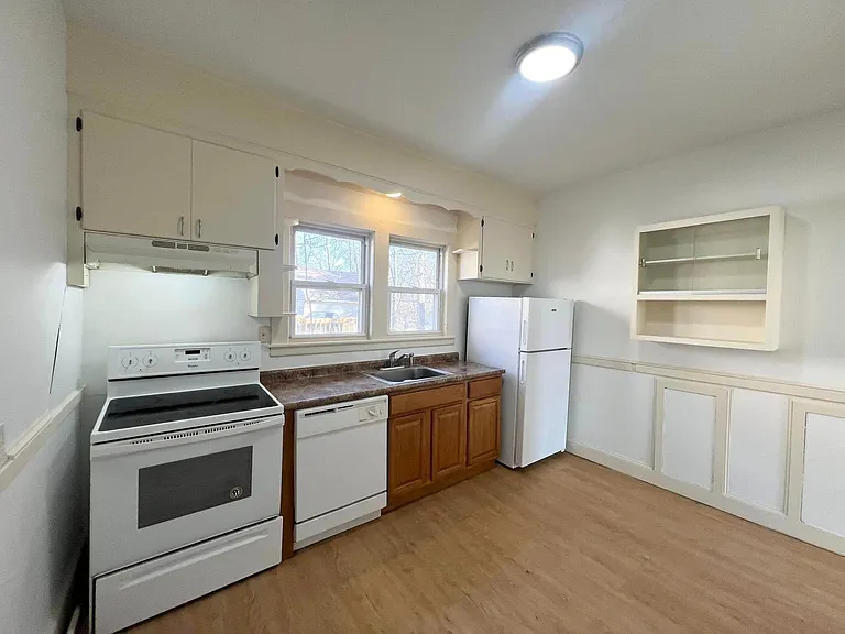 156 Main St — Photo 11
