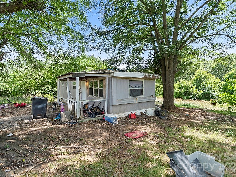 2nd image of 525 Elizabeth Dr