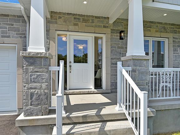 4th image of 33 Douglas Marshall Cres