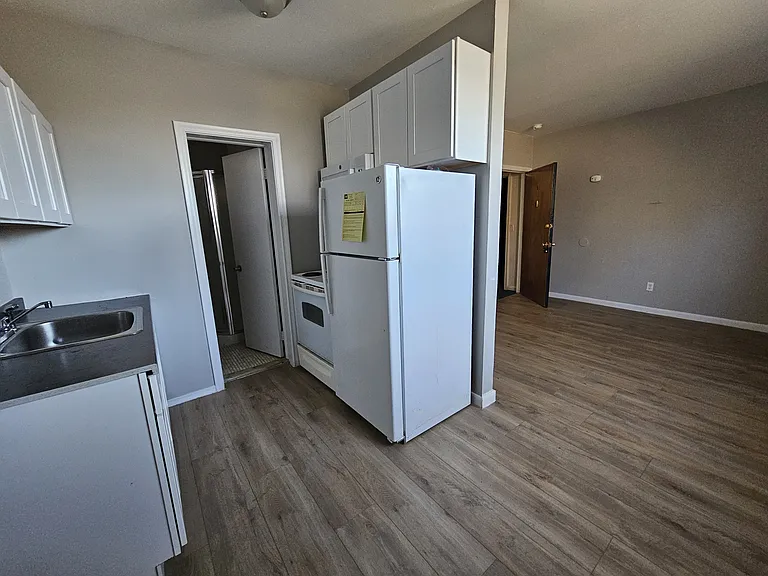 220 Glen Haven Rd #B1 — Photo 1