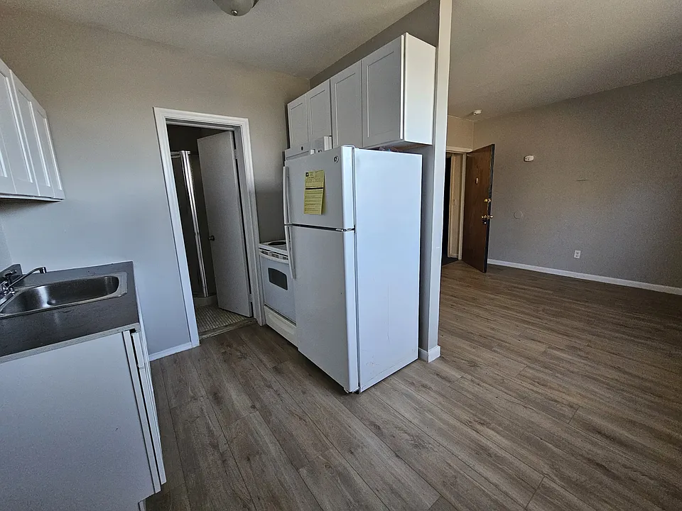 220 Glen Haven Rd #B1