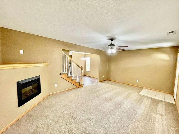 5th image of 306 NE Coldwater Creek Dr