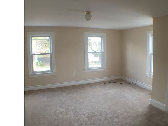 5th image of 308 Main St