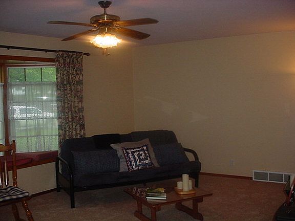 3rd image of 4006 Mason Ave