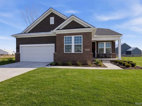 50682 Beckett Ct, Macomb, MI 48042