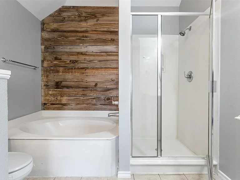 504 Connemara Ct — Photo 21