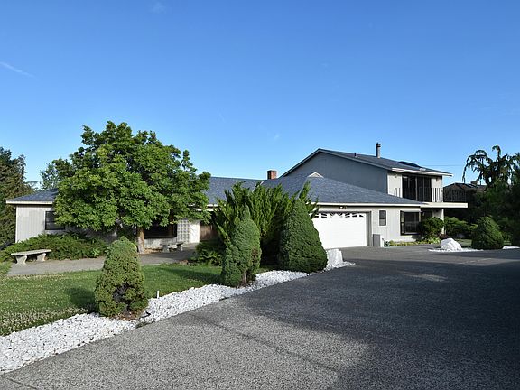 3rd image of 732 Country Club Dr