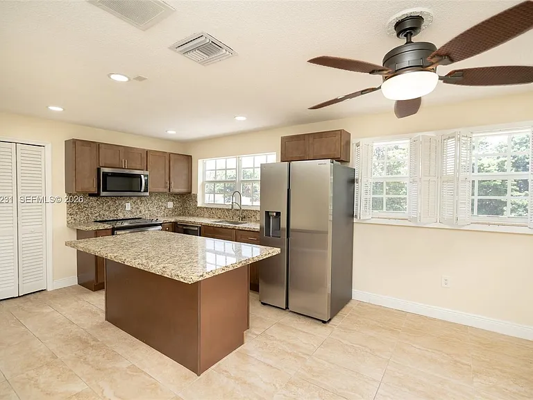 5613 Pierce St — Photo 36