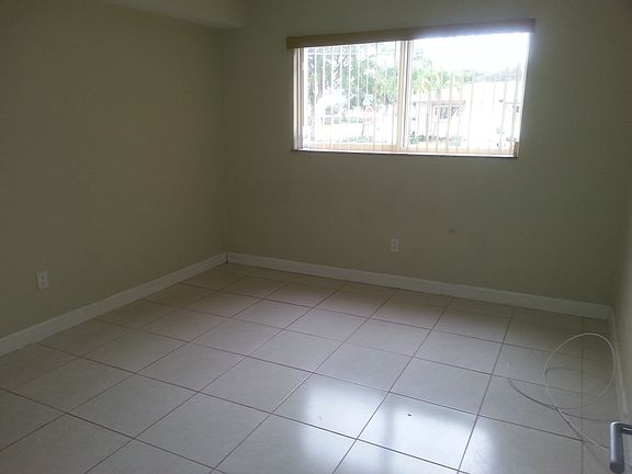 3rd image of 1595 NE 125th St APT 8