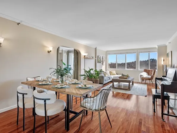 1731 Beacon St APT 721, Brookline, MA 02445