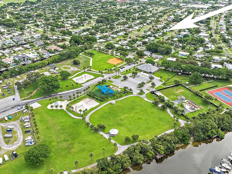 517 Gulf Rd — Photo 41