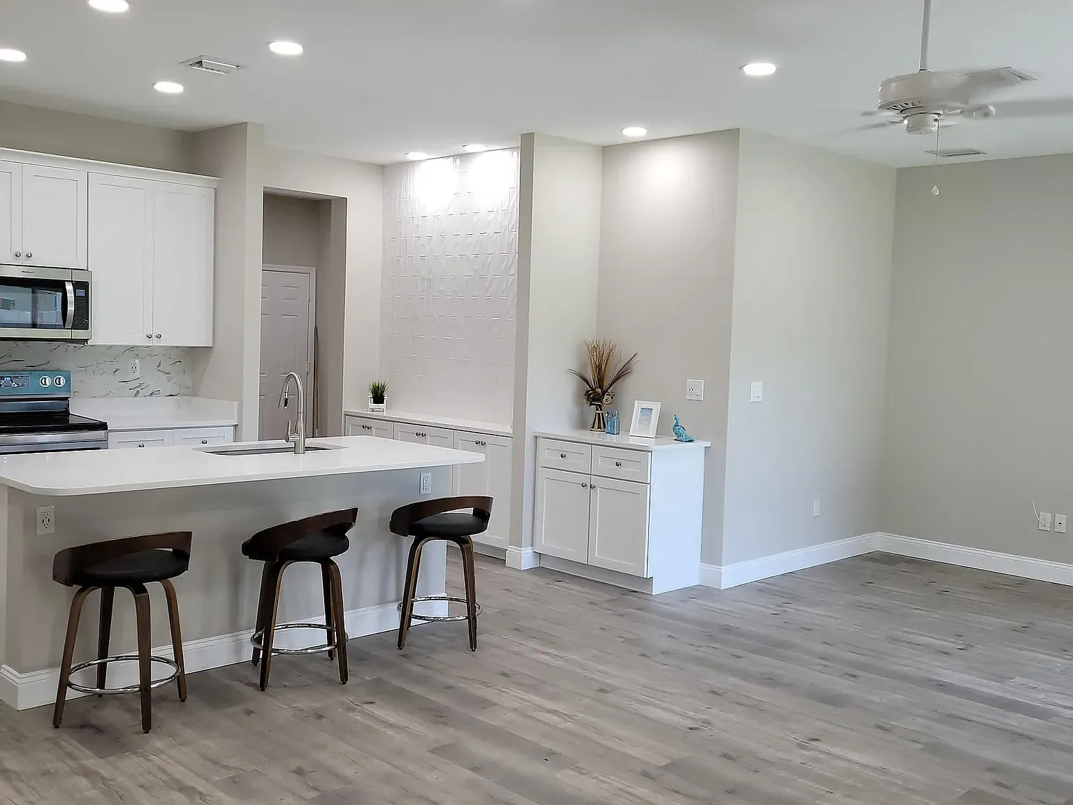 4 bed, 2006 sqft, $2,895 — Photo 3