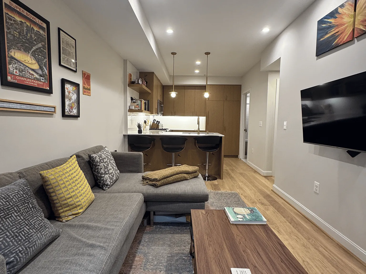 1 bed, 555 sqft, $3,299 — Photo 4