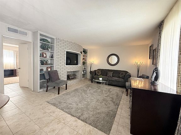 4th image of 5861 Inwood Dr APT 6