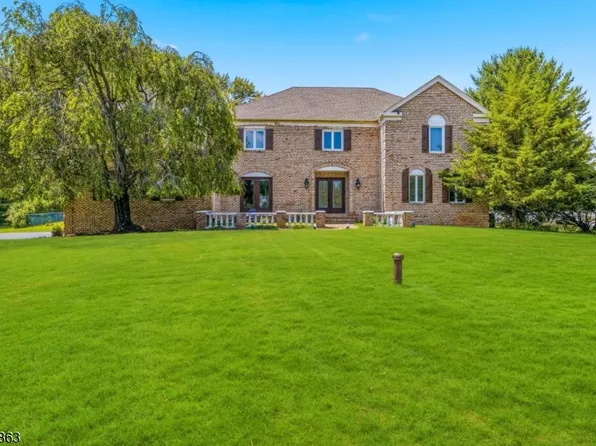 26 Gentry Dr, Washington Twp., NJ 07853