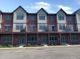 956 Fountain Pl, Schererville, IN 46375
