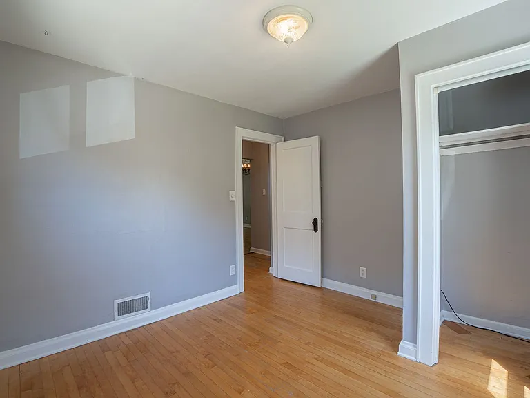 523 E Henry Clay St — Photo 13
