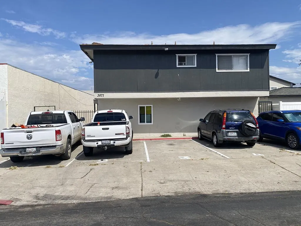 3877 Menlo Ave, unit 6 — Photo 2