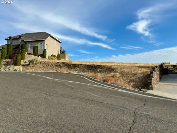 SW Quinney Ln, Pendleton, OR 97801