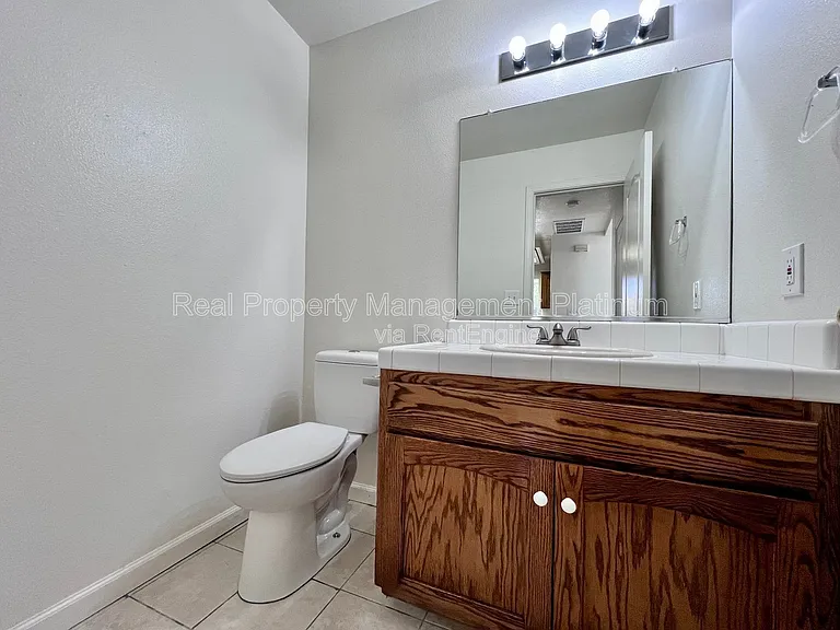 2233 E Christopher Dr — Photo 17