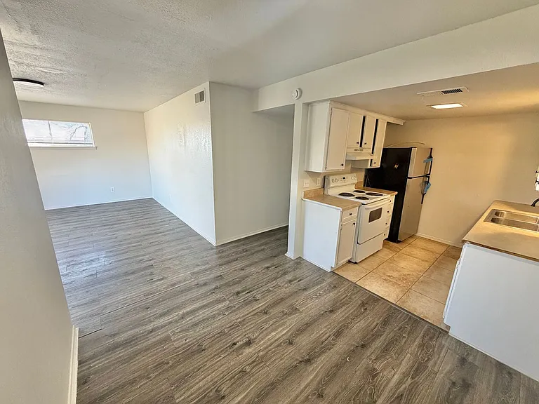7321 Melrose Ln — Photo 11