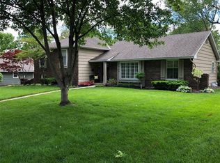 8104 Fontana St, Prairie Village, KS 66208