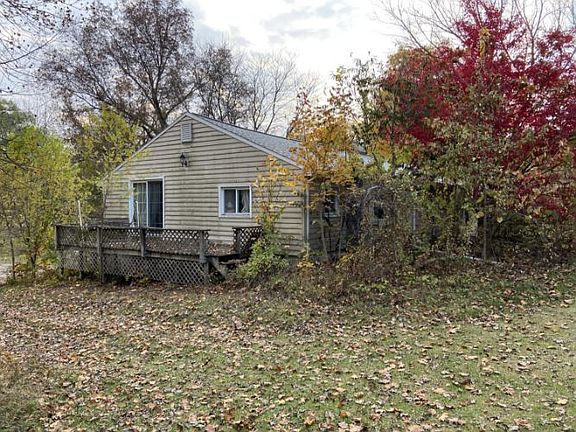 3rd image of 611 E Van Buren St