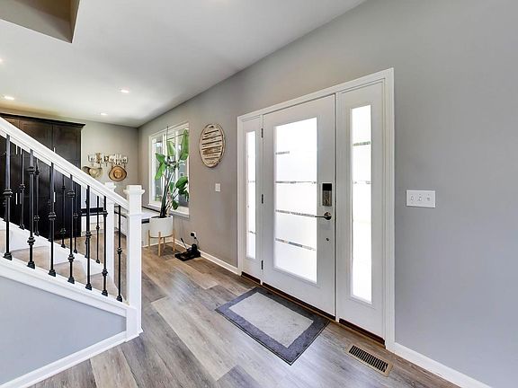 3rd image of 465 Spring Ridge Dr
