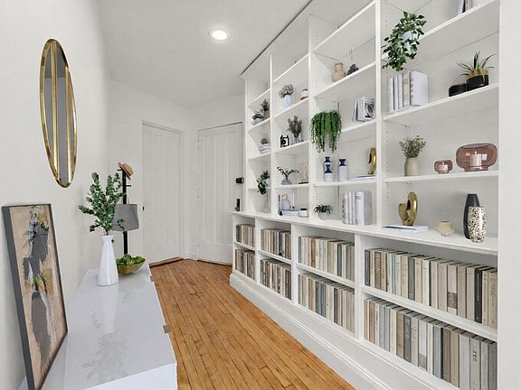 3rd image of 992 Memorial Dr APT 106