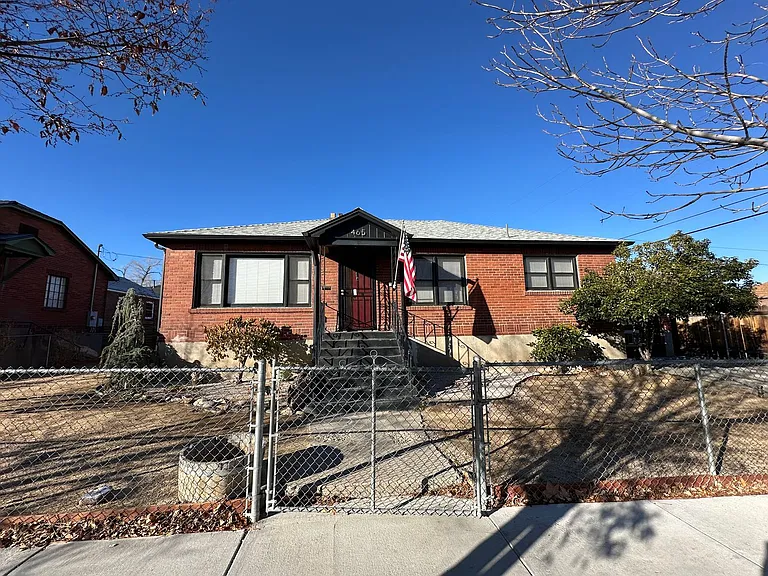 465 Wilson Ave — Photo 2