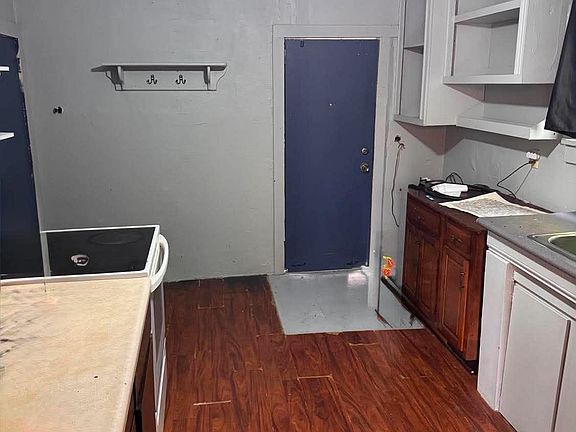 3rd image of 1524 Concert St
