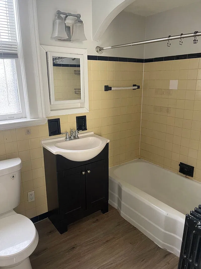 554 Linwood — Photo 3