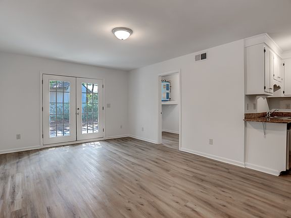 5th image of 1613 Wappoo Dr #1
