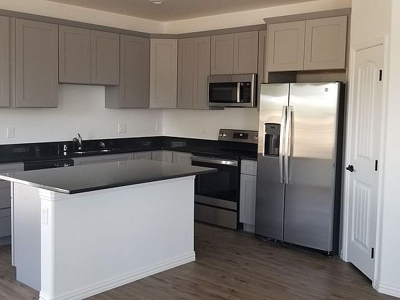 5th image of 27 Western Briar Rd