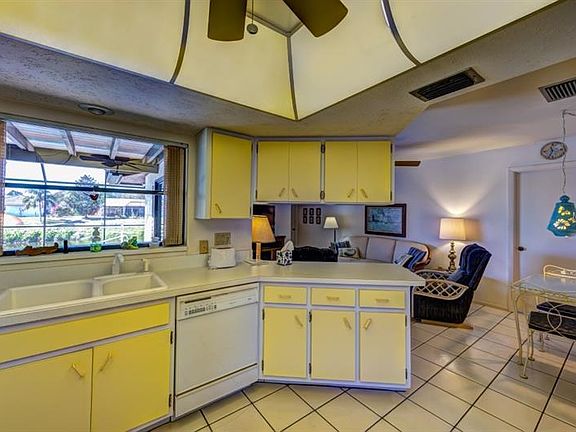 5th image of 86 Windsor Dr