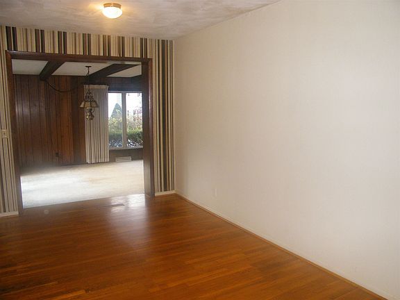 4th image of 1551 N Bay Dr