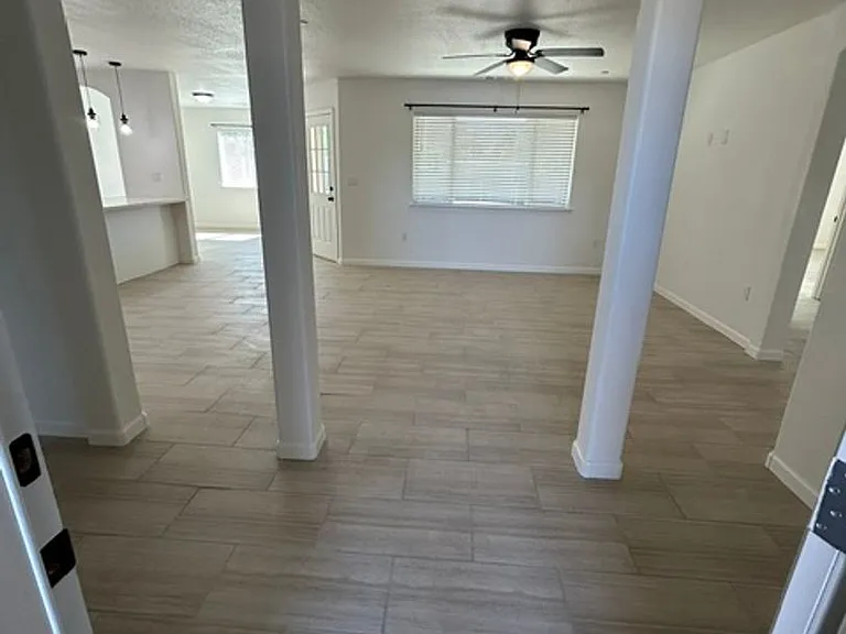 820 N Cypress St — Photo 3