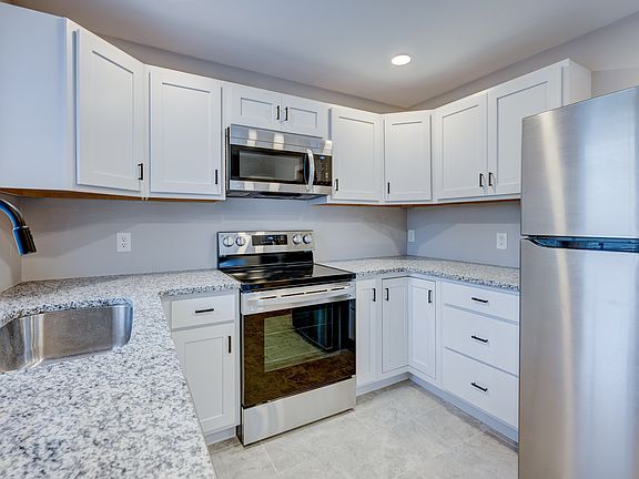 4th image of 3427-29 Cuming St Unit 3429