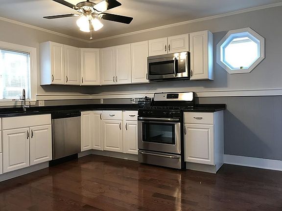2nd image of 10 Oakwood Pl