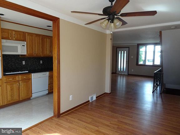 2nd image of 1073 W Ashland Ave
