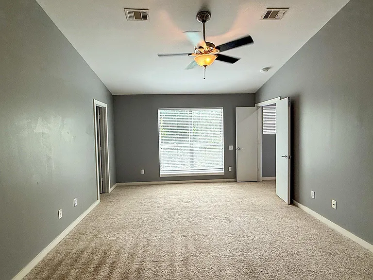 2605 Calumet St #16 — Photo 3