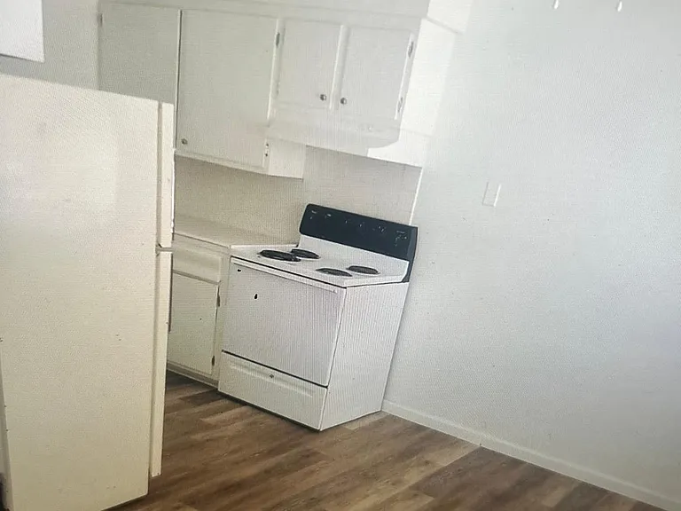 1321 E San Bruno Ave #B — Photo 5