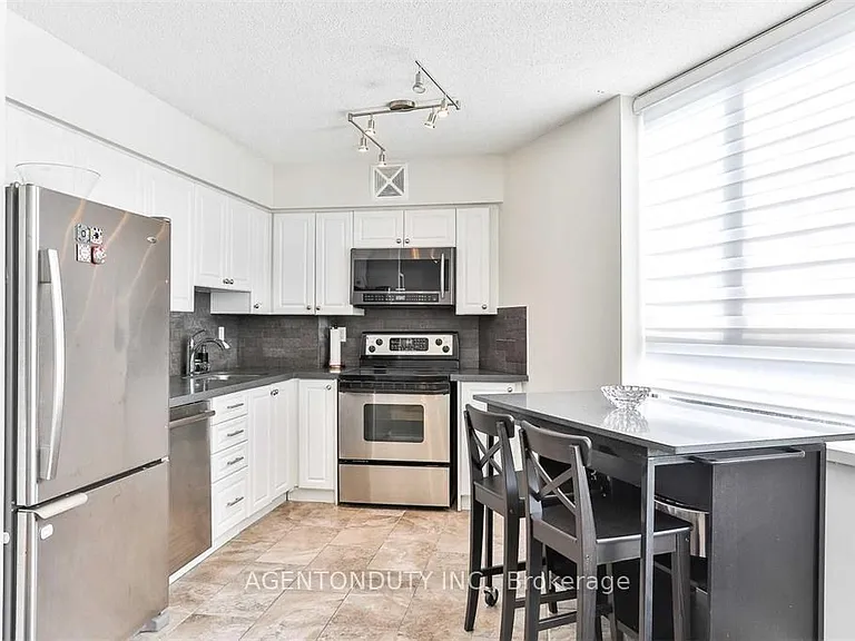 250 Queens Quay W #206 — Photo 8