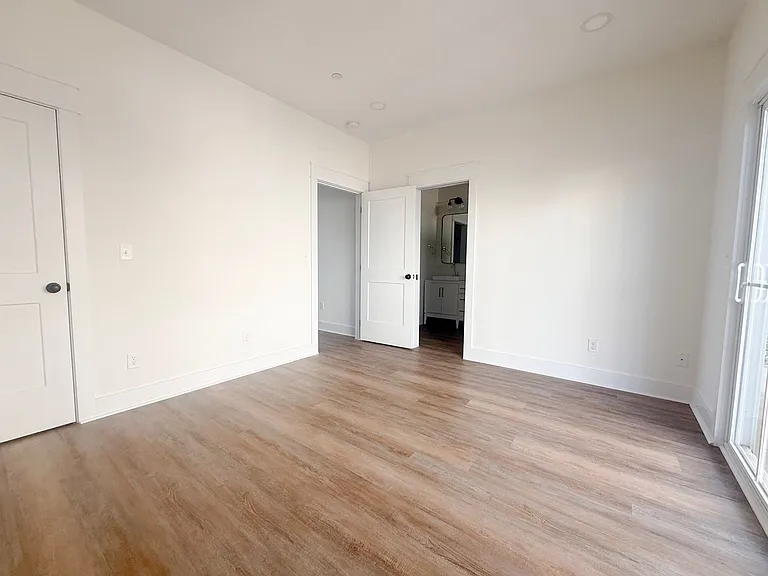 1389 Meridian St — Photo 20