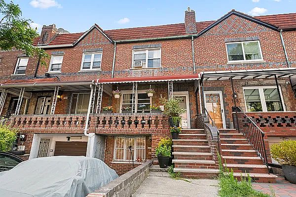 1st image of 742 E 37th St