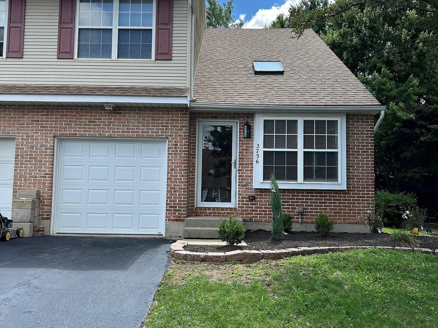 2736 Victoria Ln — Photo 3